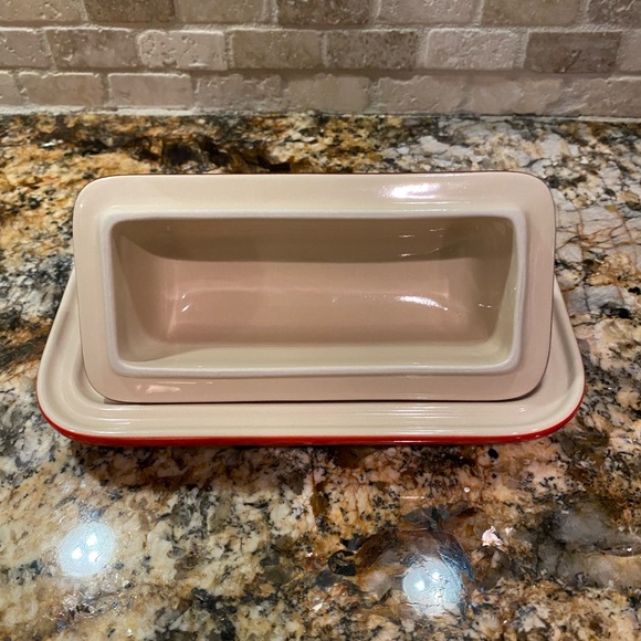 Le Creuset Heritage Stoneware Butter Dish in Cerise ombré red - Picture 4 of 9
